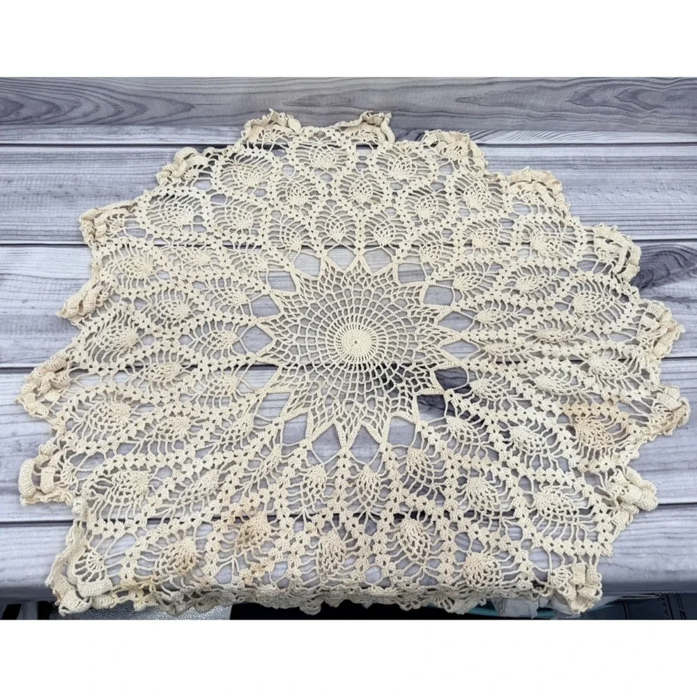 LOT OF 3 VINTAGE CROCHET SMALL TABLECLOTHS - WHITE / OFF WHITE‎